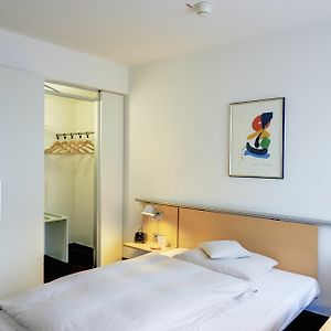 Zimmer mit Kingsize-Bett